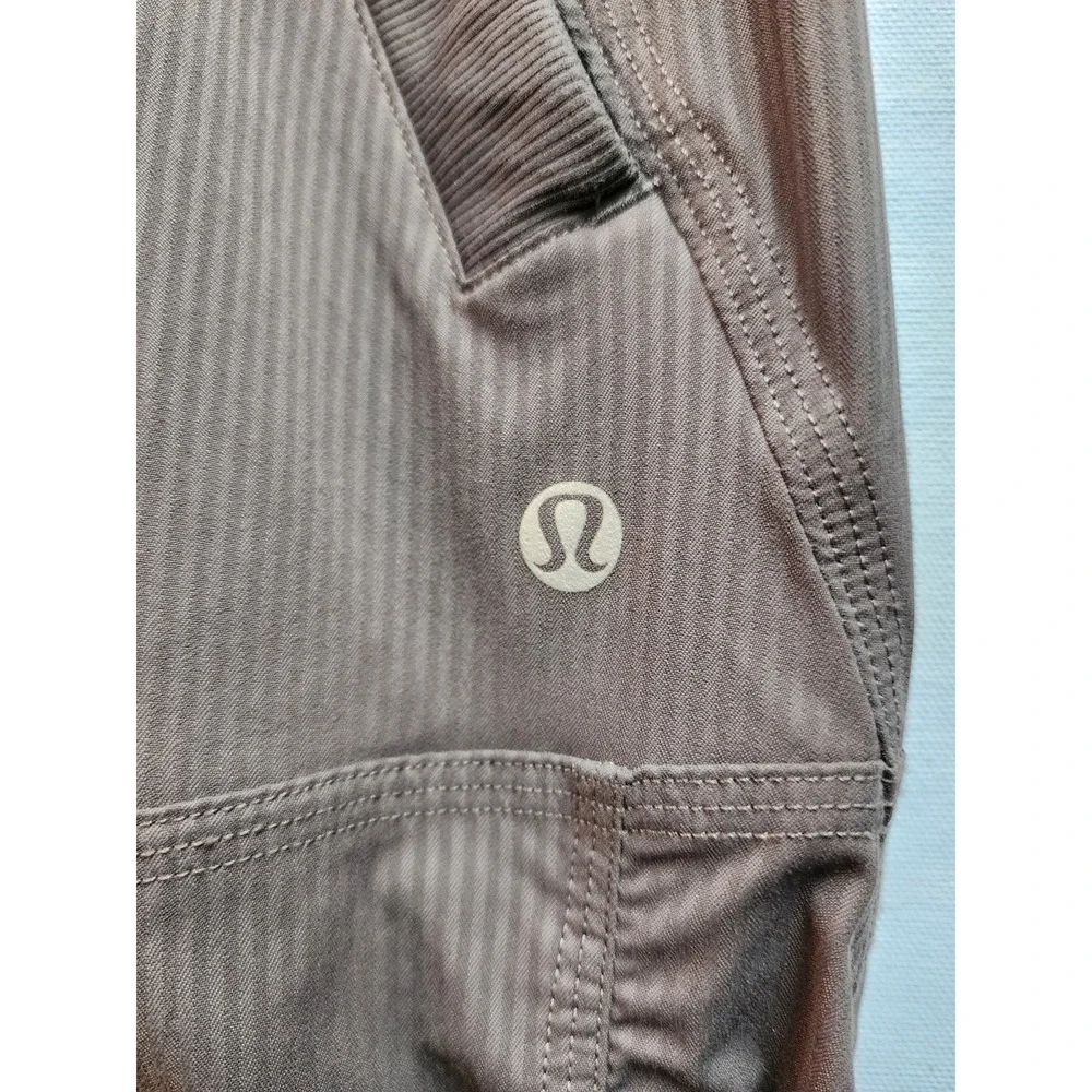 Lululemon Women's 4 Studio Crop Athletic Pants Gray W6601S 20